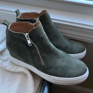 Steve Madden wedgies